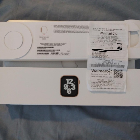 Brand New Apple Watch SE 40mm Starlight  With Protection Case - Picture 4 of 4